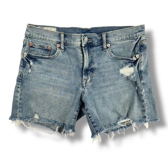 GAP Pants - GAP 5” Mid-Rise Distressed Denim Shorts in Light Indigo Size 27/4R (EUC)